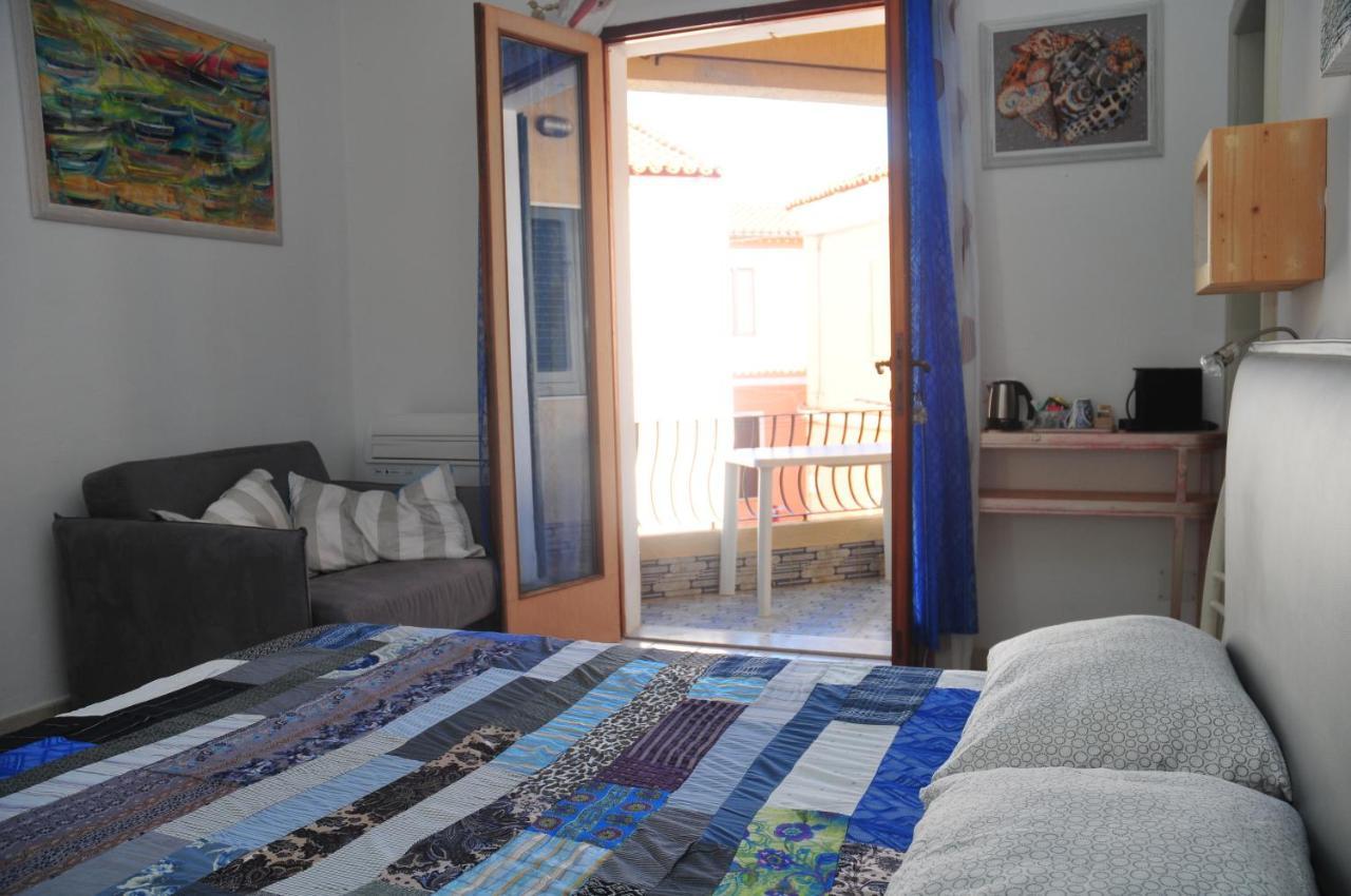 Il Giardino Di Tatiana Rooms & Breakfast La Maddalena  Bagian luar foto