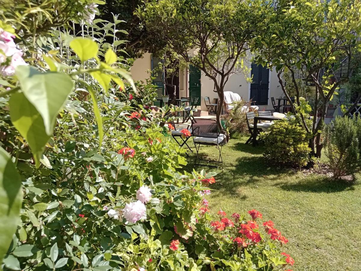Il Giardino Di Tatiana Rooms & Breakfast La Maddalena  Bagian luar foto
