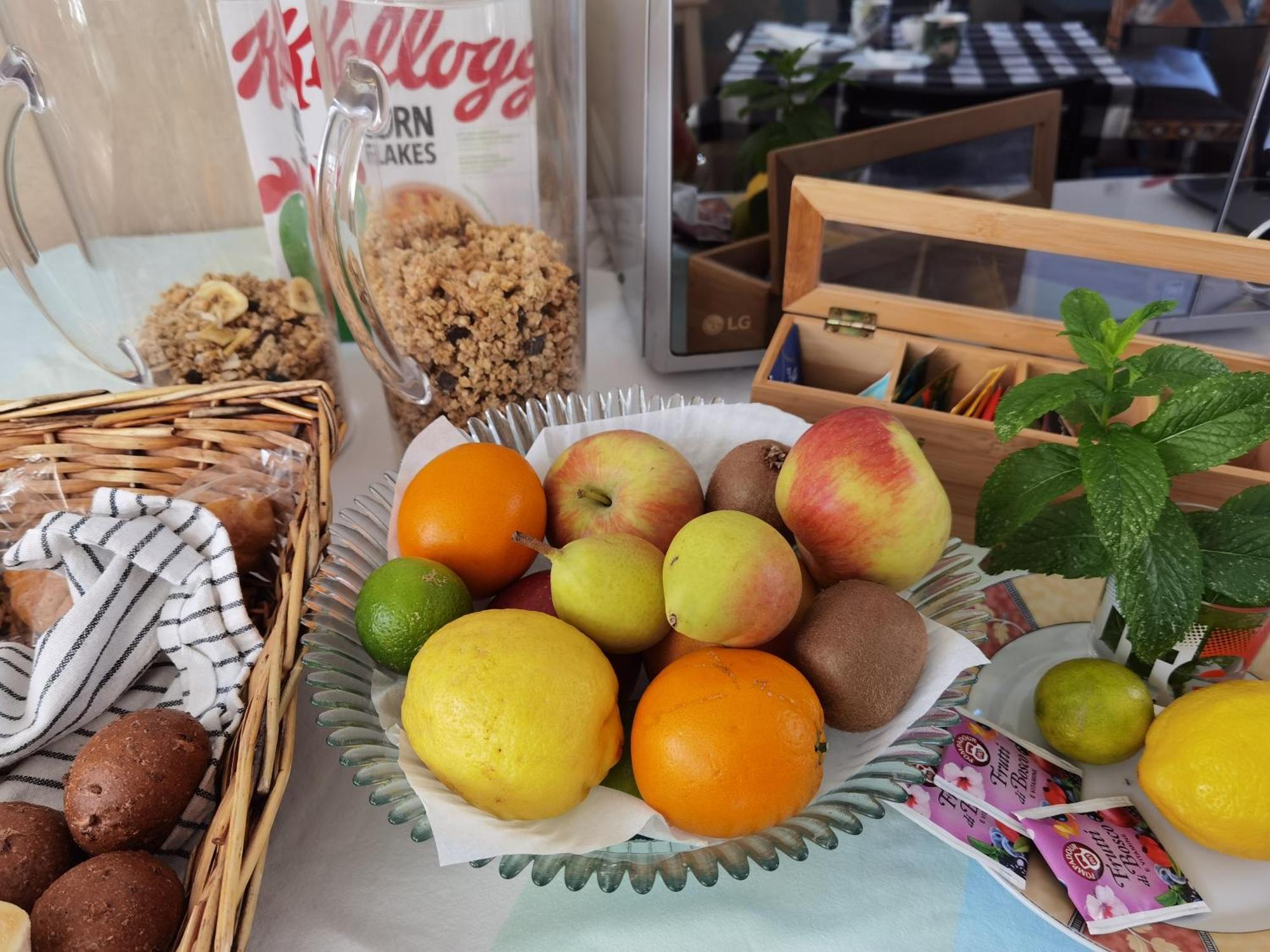 Il Giardino Di Tatiana Rooms & Breakfast La Maddalena  Ruang foto