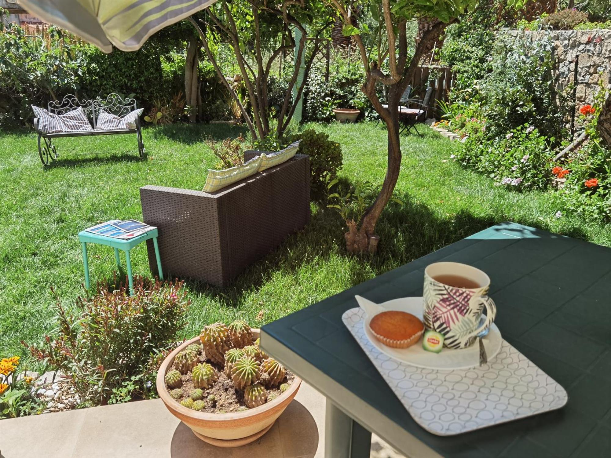 Il Giardino Di Tatiana Rooms & Breakfast La Maddalena  Ruang foto