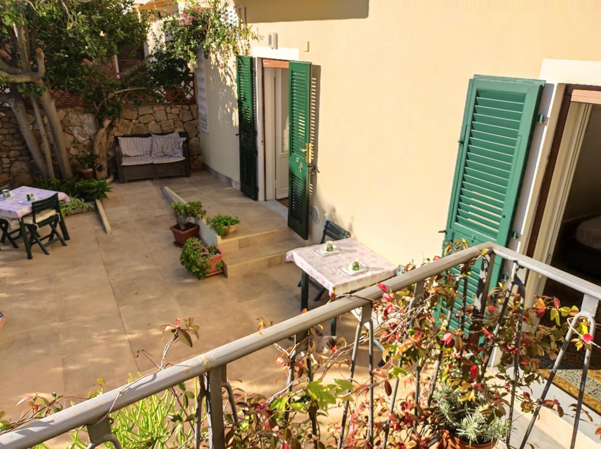 Il Giardino Di Tatiana Rooms & Breakfast La Maddalena  Bagian luar foto